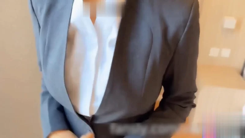 美女御姐 优雅气质尤物御姐女神 LO白领气质御姐偷情 衣服来不及脱 【1v+500m】