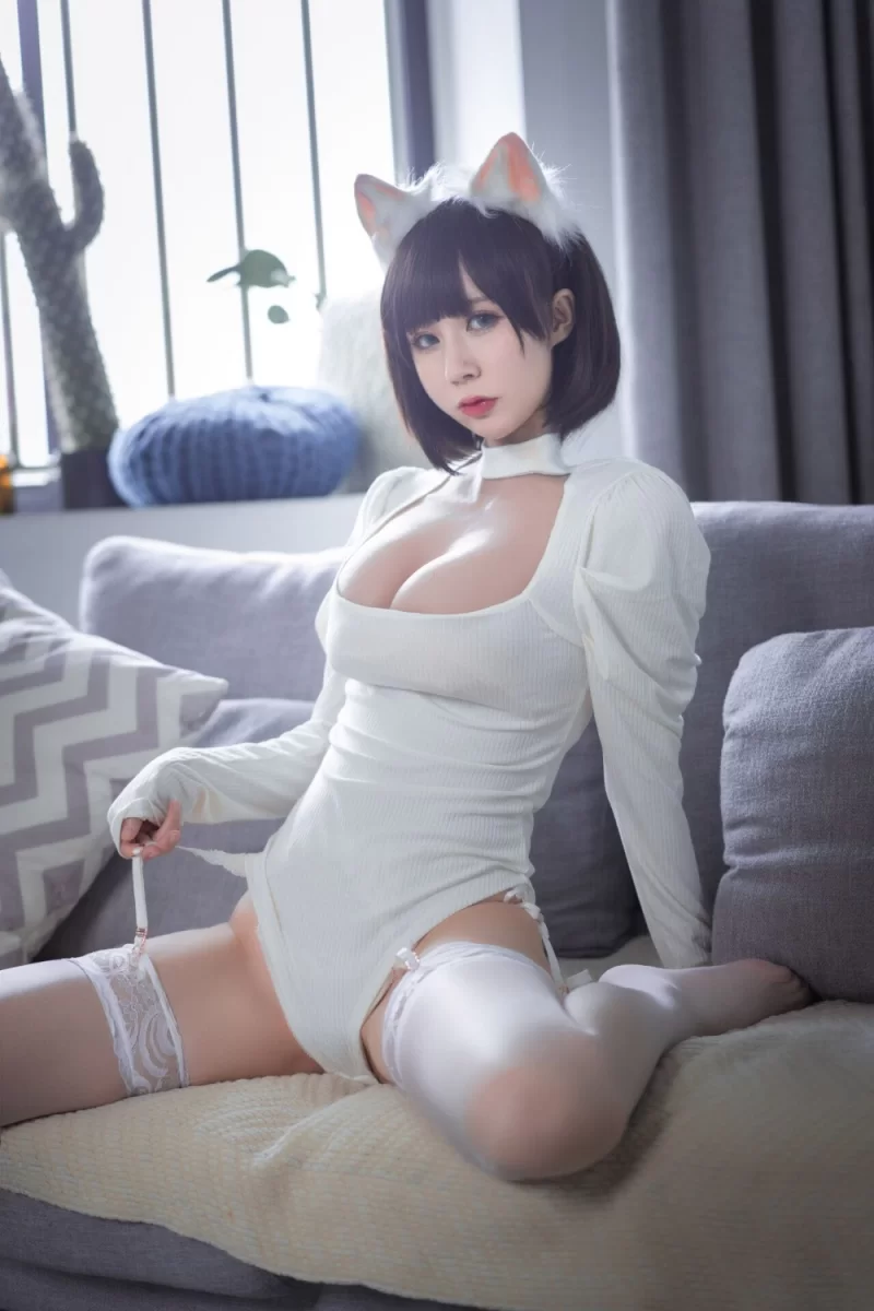 国产coser 西园寺南歌 白猫白色连体衣 ［30P 121M］【30P+121M】