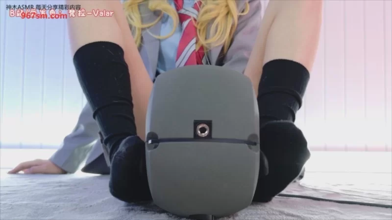 ASMR B站-梵拉 25.4月爱发电_宫园薰cos 黑袜踩耳 高能坐脸摩擦~【1+150m】
