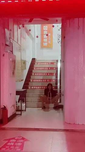 高颜值 巨乳美女吃雞啪啪 跟你做愛像打架似的一會兒這樣一會兒【2+1027MB】