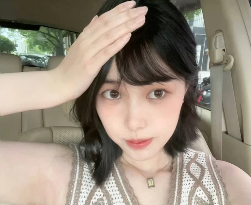自拍 调教女大学妹 看着文静床上骚出水 一插秒变小母狗爽叫不停【15V/13P+684M】