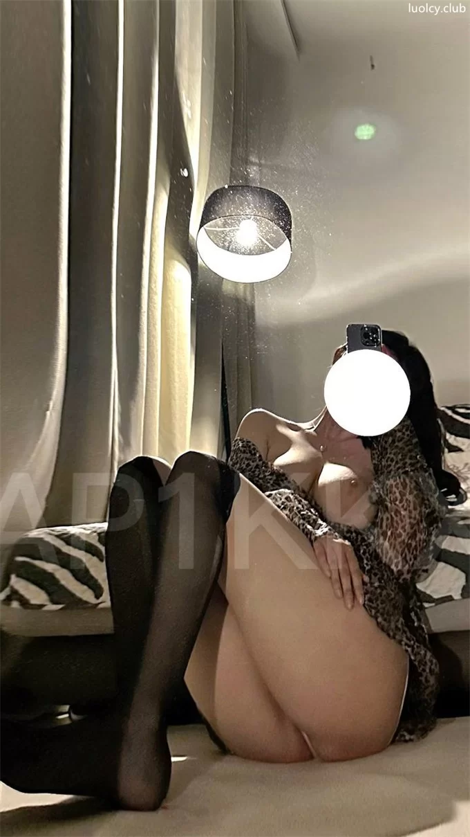 福利姬 小狗 – 顶级巨乳福利姬私拍合集【1+3.4G】