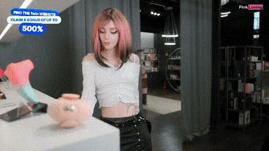 高颜值 OnlyFans[pinkloving]在性用品商店里塞上肛塞【1V+525mb】