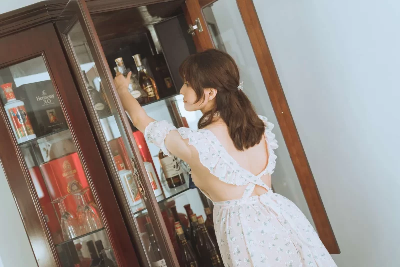 Cosplay Natsuko夏夏子 Vol.063 碎花围裙[55P1V-782MB ][百度网盘]【55P1V+782M】