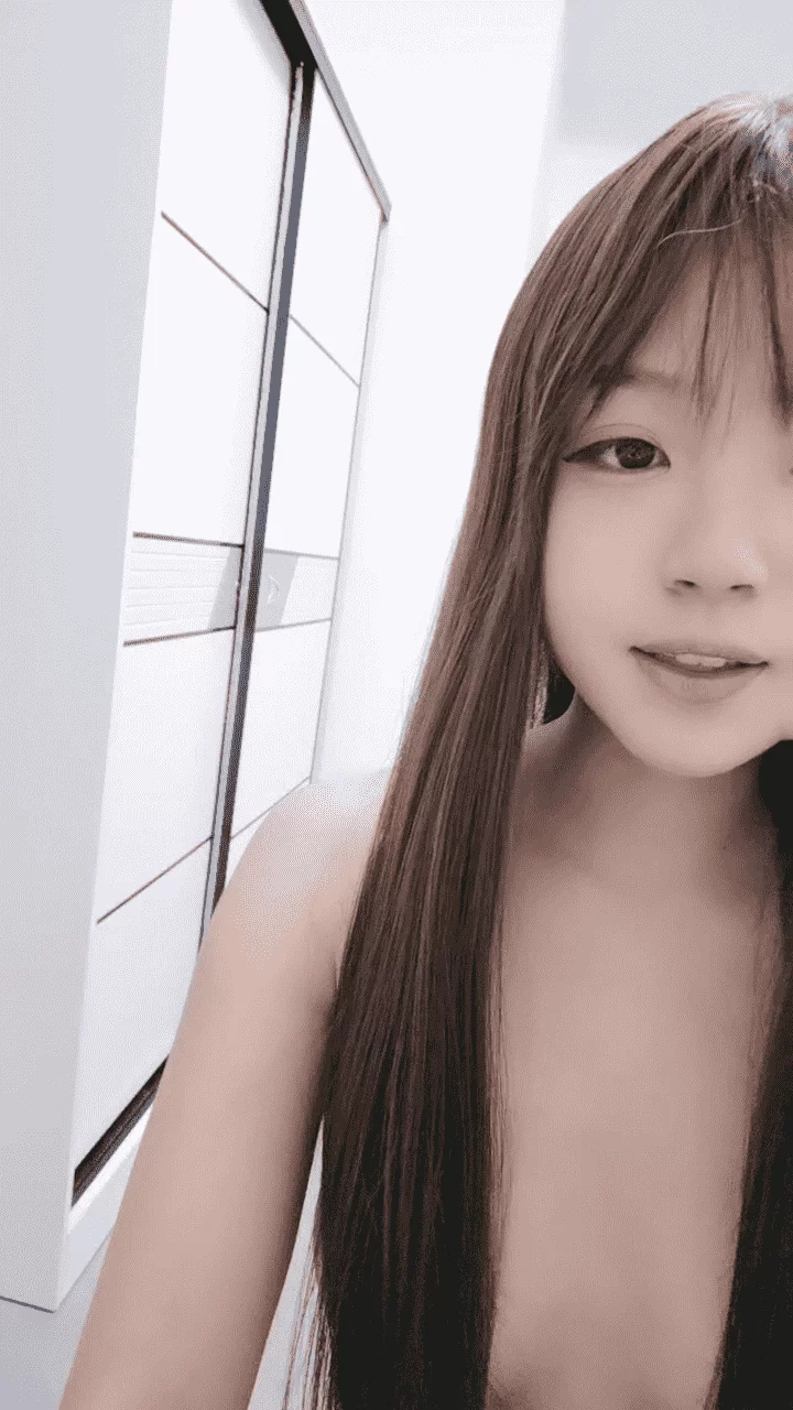 高颜值 清纯尤物美女，全裸扭腰摆臀，洗完澡刮毛，特写道具抽【2+2380MB】