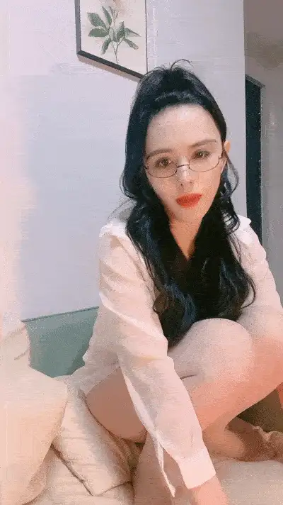 自拍 御姐范十足骚女！带上眼镜更有味！白丝袜美腿，拨开丁【1+553MB】