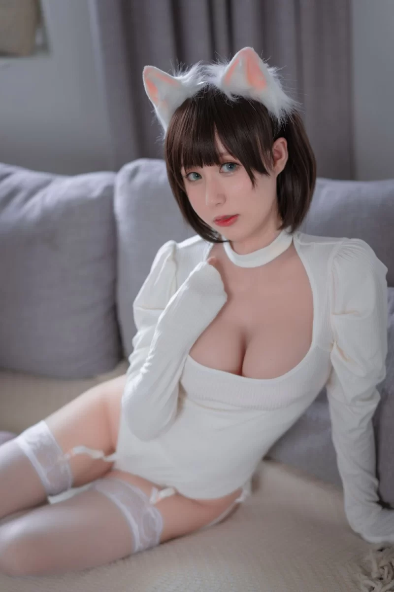 国产coser 西园寺南歌 白猫白色连体衣 ［30P 121M］【30P+121M】