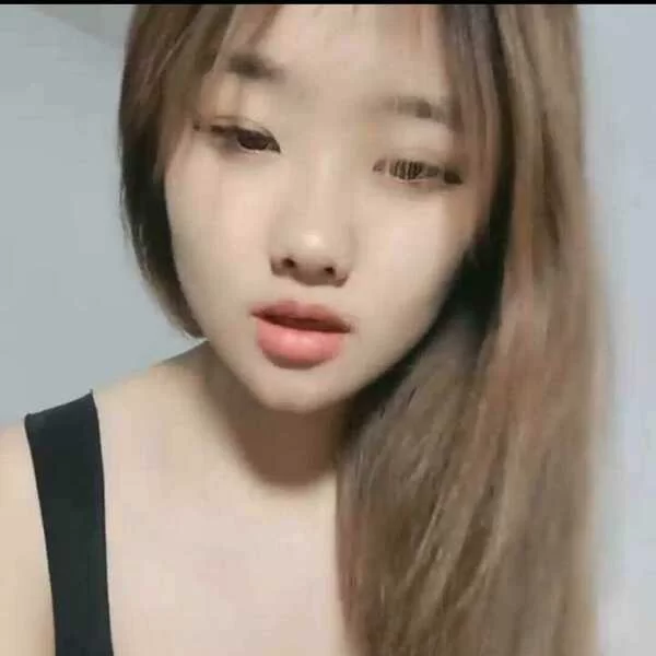 自拍 邻家19岁女娃下海[卡卡曦〗无套啪啪满脸胶原蛋【1+2g】