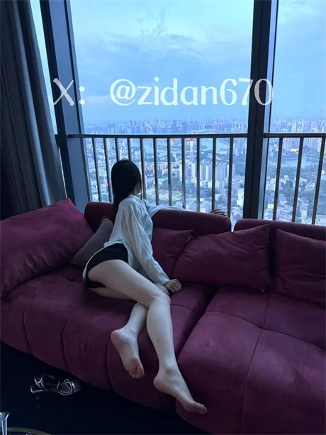 萝莉 ❣️推荐❣️颜值福利姬嫩妹[紫蛋 zidan670]白虎大长腿【21P-50V+13.14G】