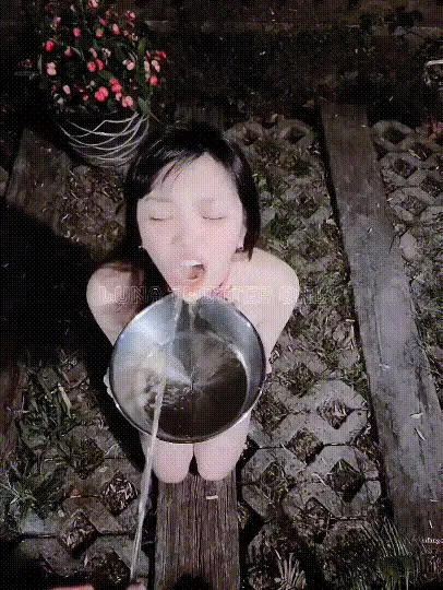 福利姬 顶级露脸小母狗[Lunana]推特5000元订阅福利①露出喝尿调【21V1189P+2850M】