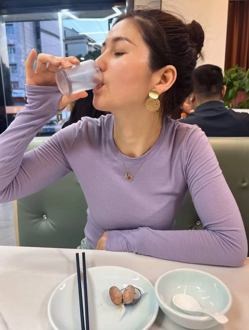 美女御姐 云盘高质露脸泄密，表里不一反差大学生，被男友报复流【2v+423m】