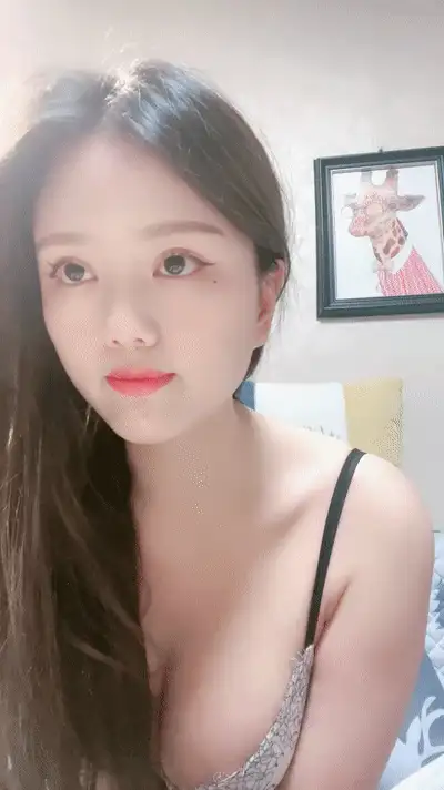 美女御姐 极品颜值美女小鱼干！外表甜美骚的很！按摩器震无毛嫩【1v+1.3g】