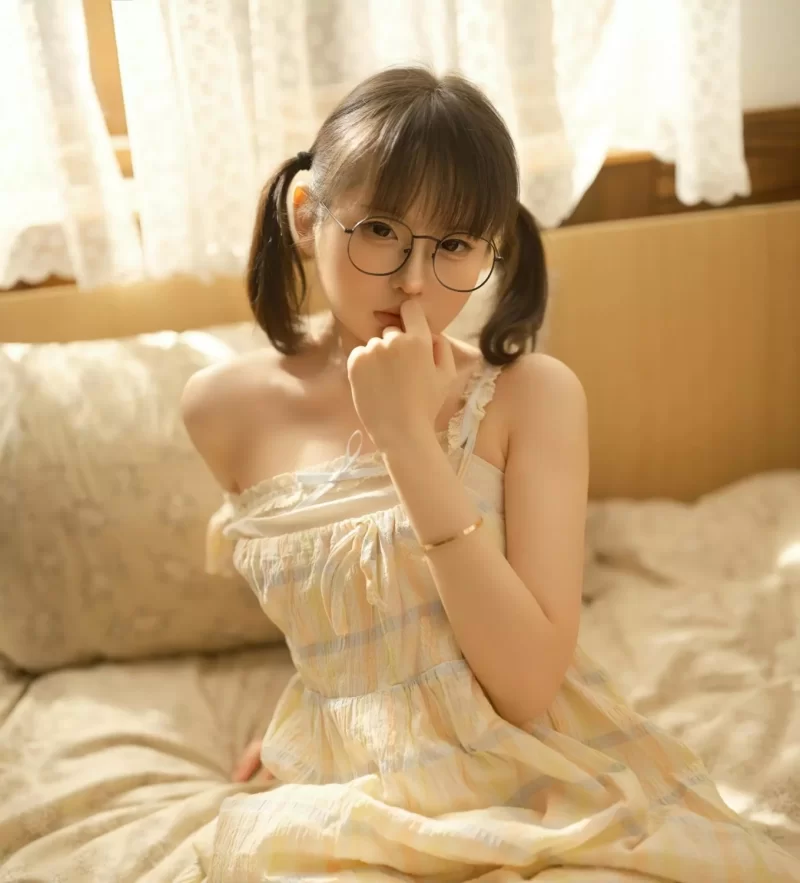 国产coser 幼水铃衣写真合集【npnv+14.09g】