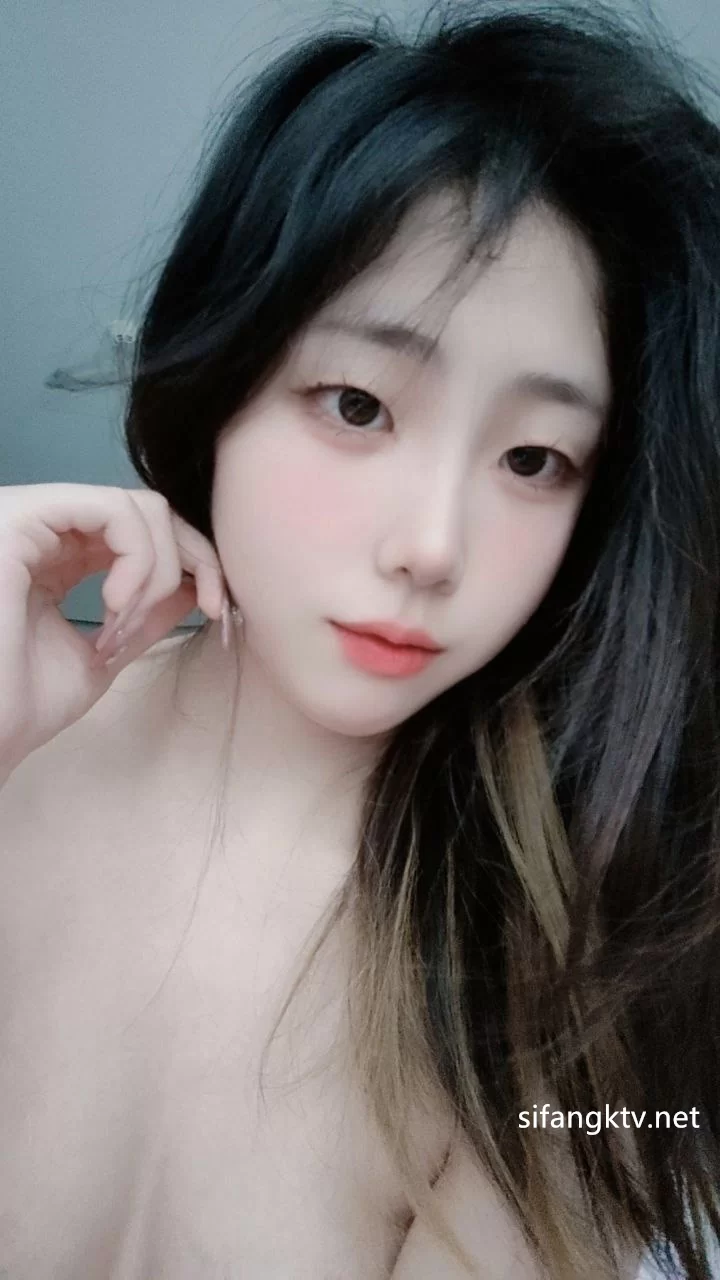 美女御姐 清纯女神[小坏猫]道具自慰流白浆，长得是性感蝴蝶逼【105P16V+2.04G】