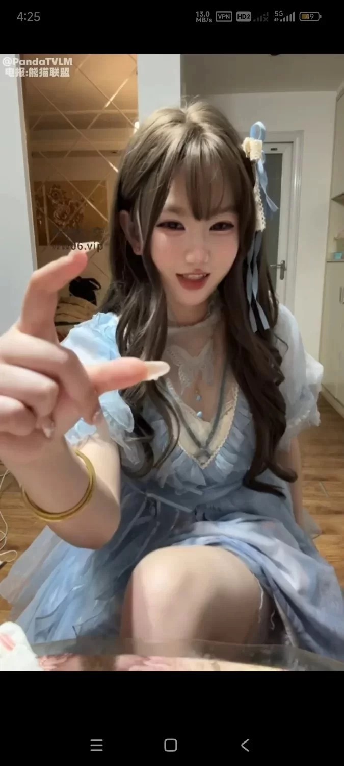 自拍 #六六 邪恶优雅系lo娘一直撸不准停寸止挑战蕾丝袜脏底臭棉袜诱惑撸鸡巴中间五【1+550m】