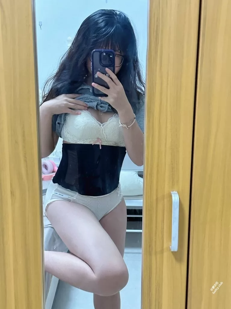 福利姬 顶级双马尾白虎萝莉 小浅同学  私拍 口交啪啪视频福利合集【1v+200m】