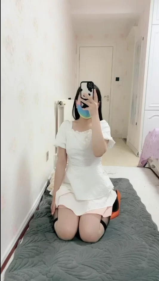 自拍 微博戒碳水的小baby丝袜自慰【4v+747M】