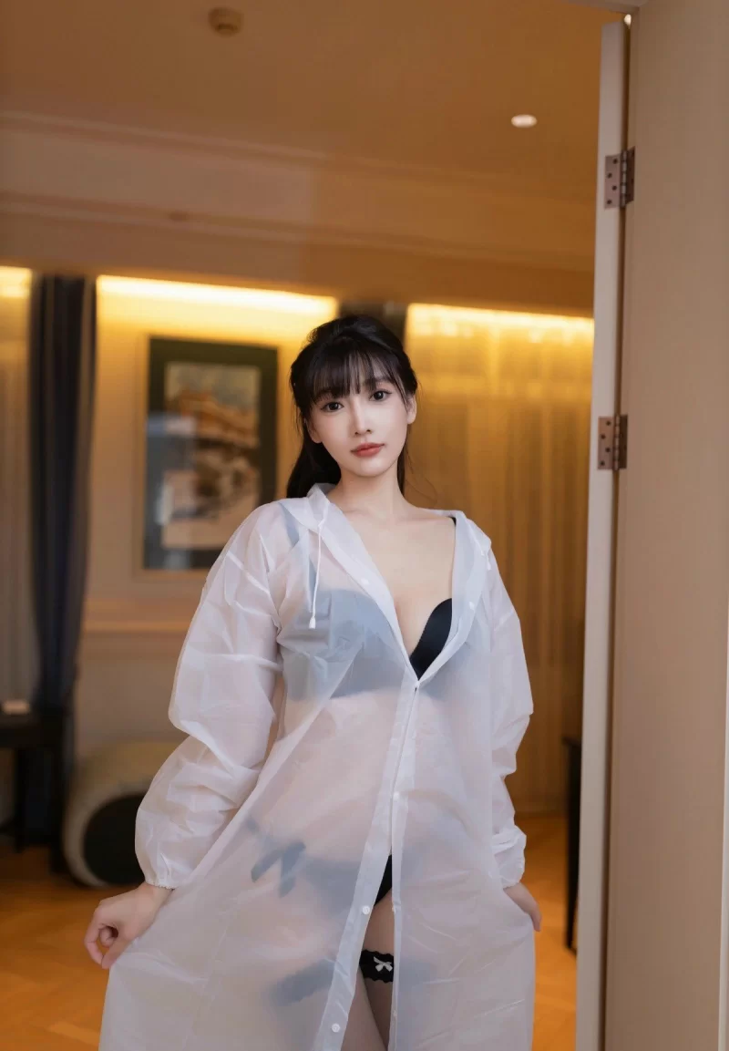 5模特陆萱萱白色雨衣露性感黑色内衣配黑丝袜秀曼妙身姿【80+51.52MB】