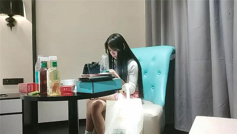 高颜值 秀人网人气女神，[杨晨晨]，气质大美女，性感诱人情趣【2+2503MB】