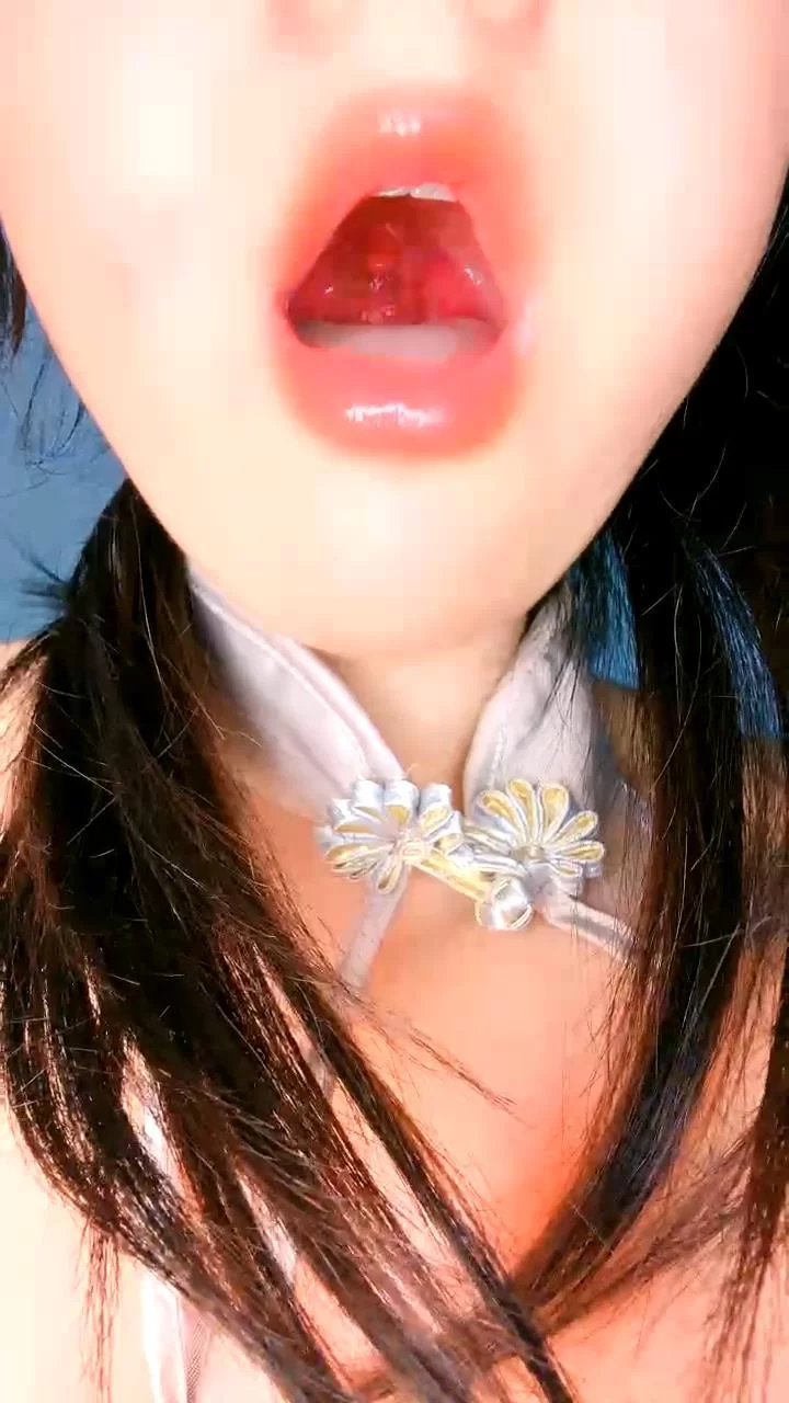 美女御姐 E罩杯巨乳小骚货！一对大奶又白又软！假屌抽插多毛骚逼【1v+585m】
