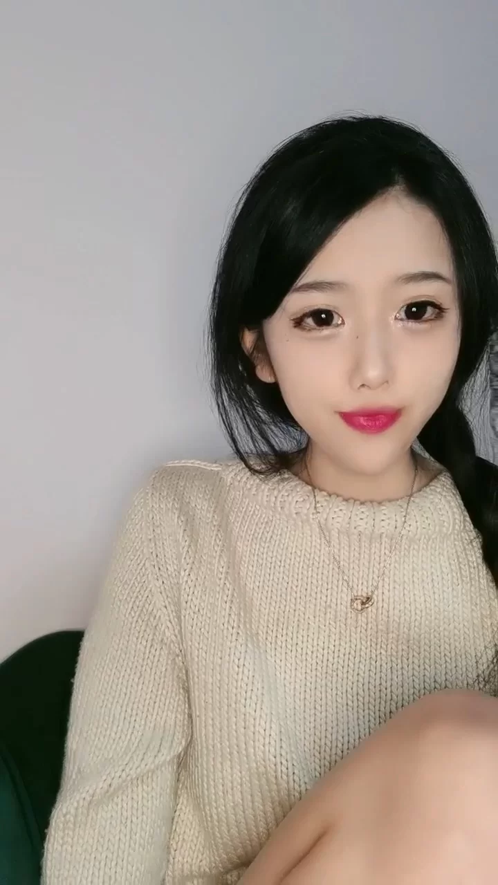高颜值 美貌与身材都很哇塞的极品尤物，全程露脸大秀直播互动【2+3880MB】