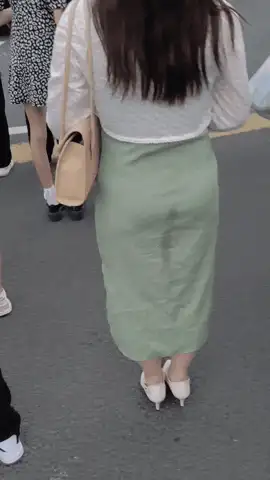 美女御姐 超刺激街射  小姐姐主动翘起屁股迎合你！公共场所大胆射【43v+6.04g】