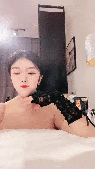 美女御姐 车模下海网红美女！肉感大奶酒店操逼！埋头吃屌揉搓肥【2+391MB】