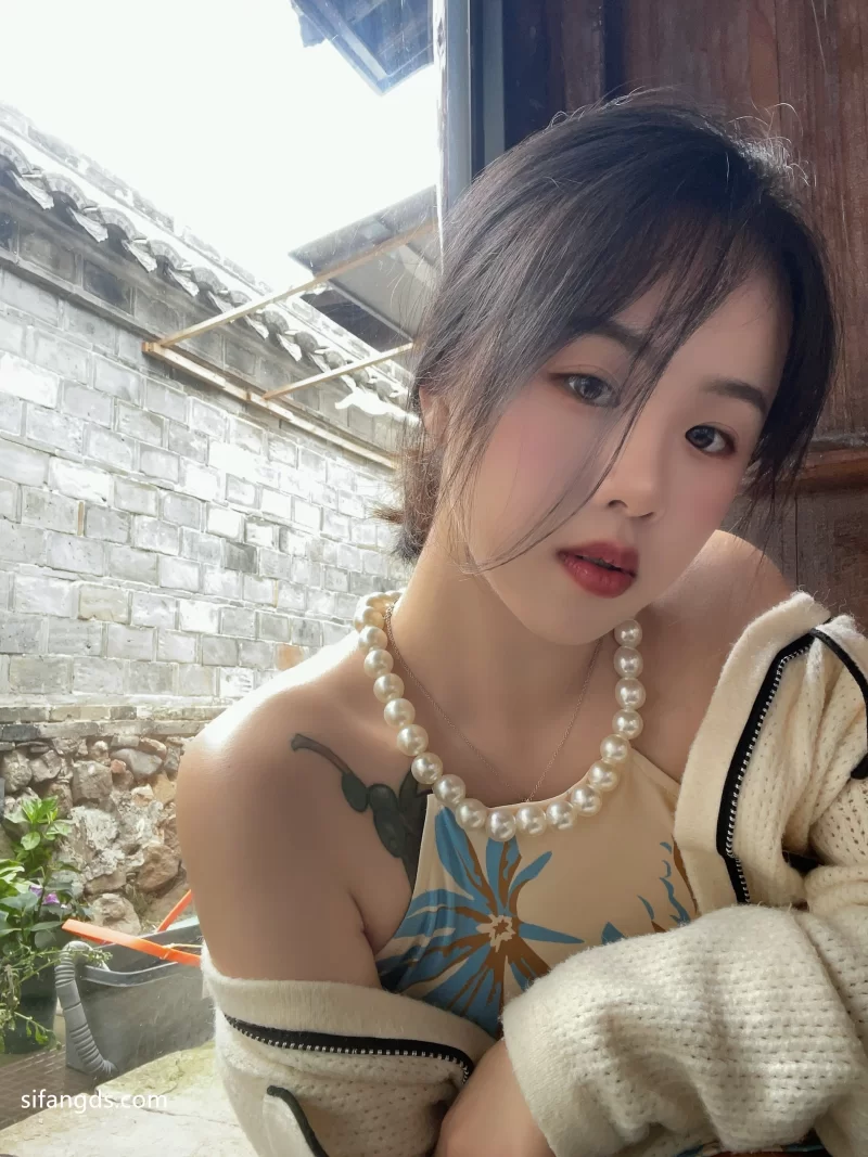 自拍 《云盘泄露》河北沧州大学女辅导员被学生开房，没想到【4v24p+584M】