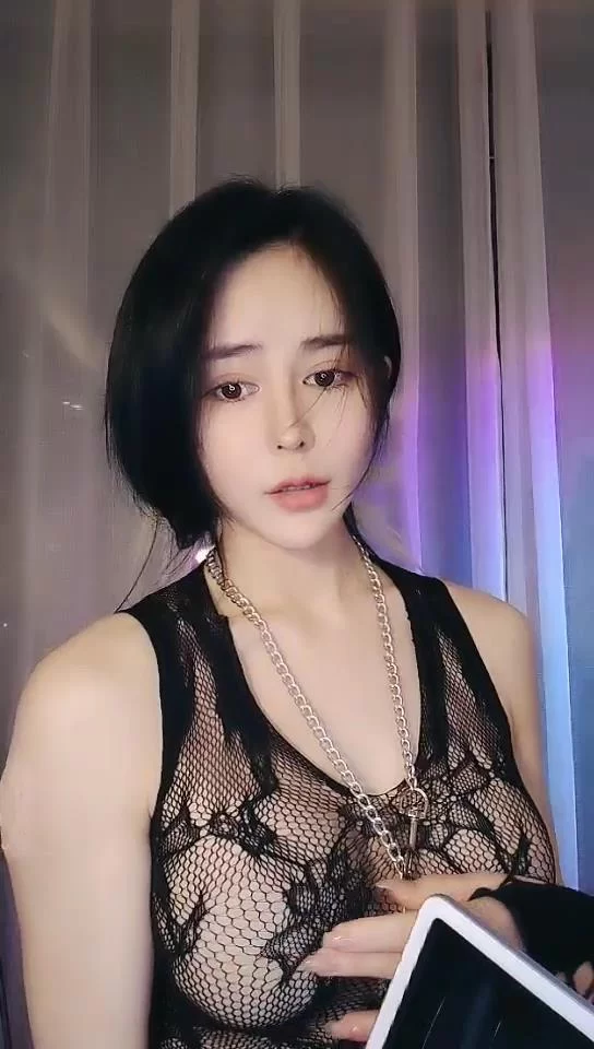 美女御姐 大长腿眼镜御姐 真空丝袜诱惑[空乘馨馨]超劲爆抖臀裸舞【1v+1.31g】