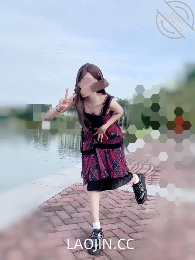 美女御姐 海角大神[意淫自己妹妹]乱伦合集，泳池玩耍，各种姿【100p+5v+1.89g】