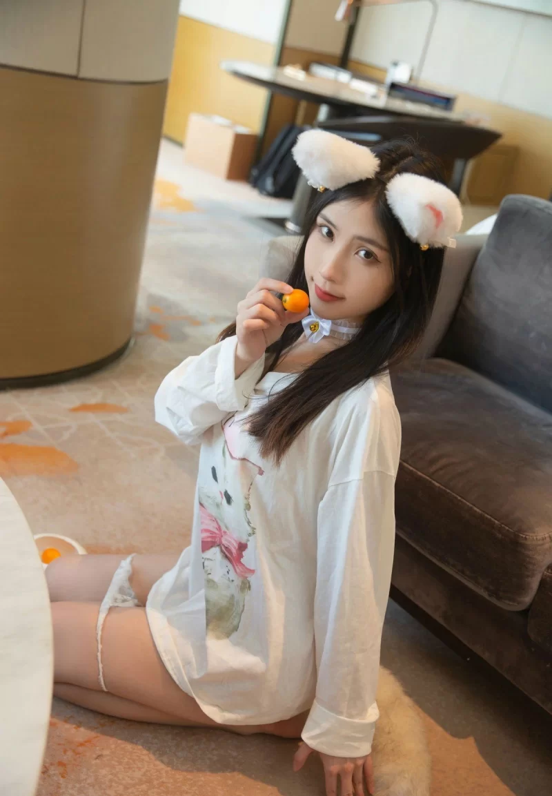 模特刘婷婷性感白色T恤配白色情趣内衣秀惹火身材撩人诱【80+231.47MB】