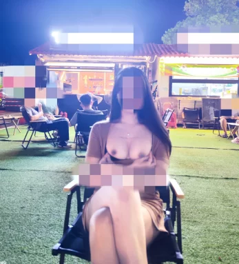 自拍 卡卡 – 性感母狗人妻 人前露出勾引路人 私拍福利【92p24v+1.25g】