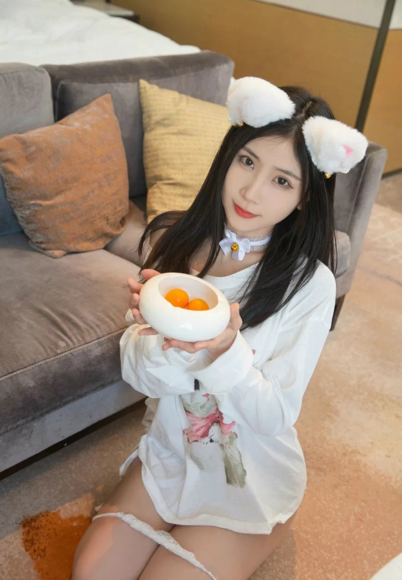 模特刘婷婷性感白色T恤配白色情趣内衣秀惹火身材撩人诱【80+231.47MB】