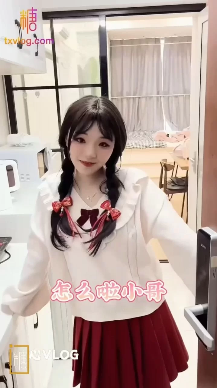 福利姬 麻花辫双马尾少萝被操到翻白眼【1v+208m】