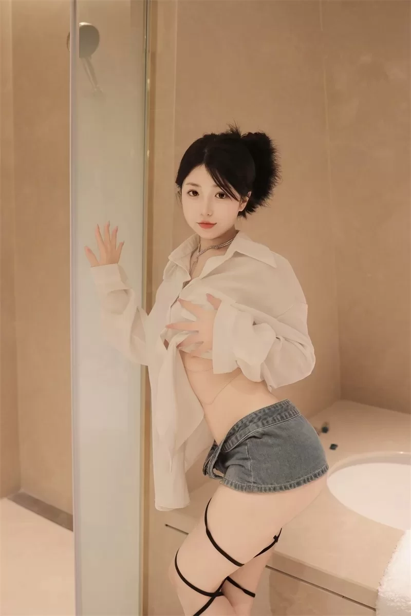 自拍 秀人网 陈小花 浴室湿身 大尺度漏点 假j8进入+视频【8v92p+1.6g】
