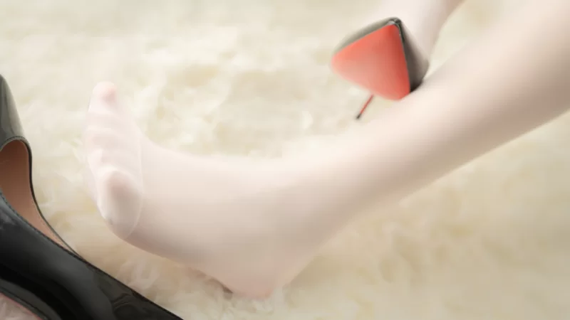福利姬 神楽坂真冬 - 草莓蛋糕[75P+2V]【75P+2V+300m】