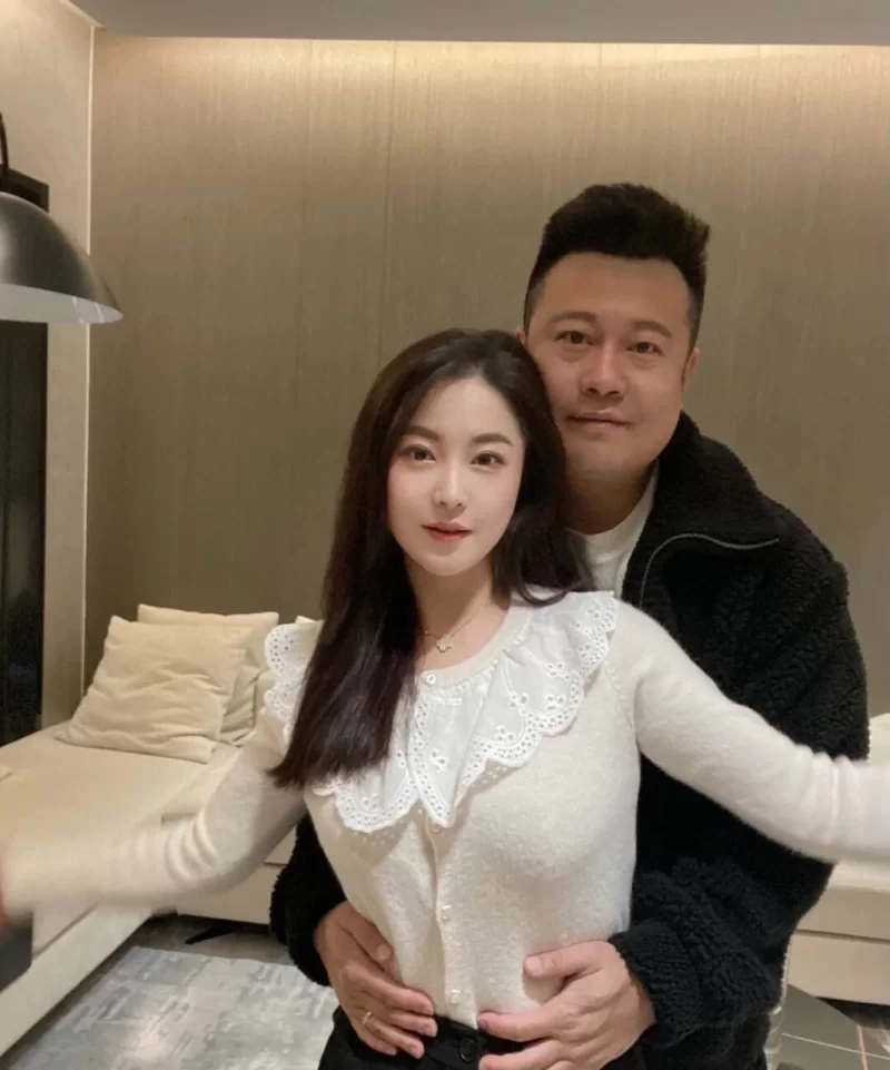 高颜值 背德人妻 用大鸡巴卸下她的高冷外表 见证她和平时不一样【1+1578MB】