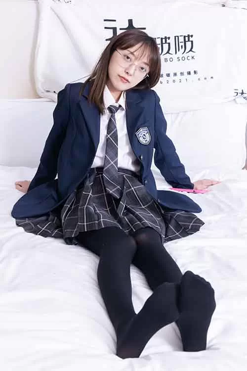 美腿/足控 袜啵啵-稚予-JK制服超短裙厚黑丝美腿【184p1v+1.7G】