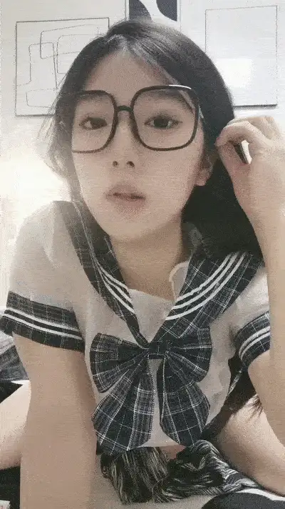 高颜值 19极品尤物学生妹，黑框眼镜非常清纯，吸吮手指骚起来，【2+991MB】