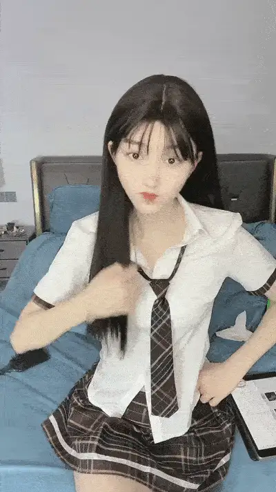 高颜值 極品尤物！清純美少女！新花樣胖大叔玩穴，清洗器逼裏【1+1065MB】
