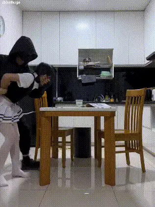 合法萝莉 清纯学生妹在家写作业被入室强奸【1v+100m】