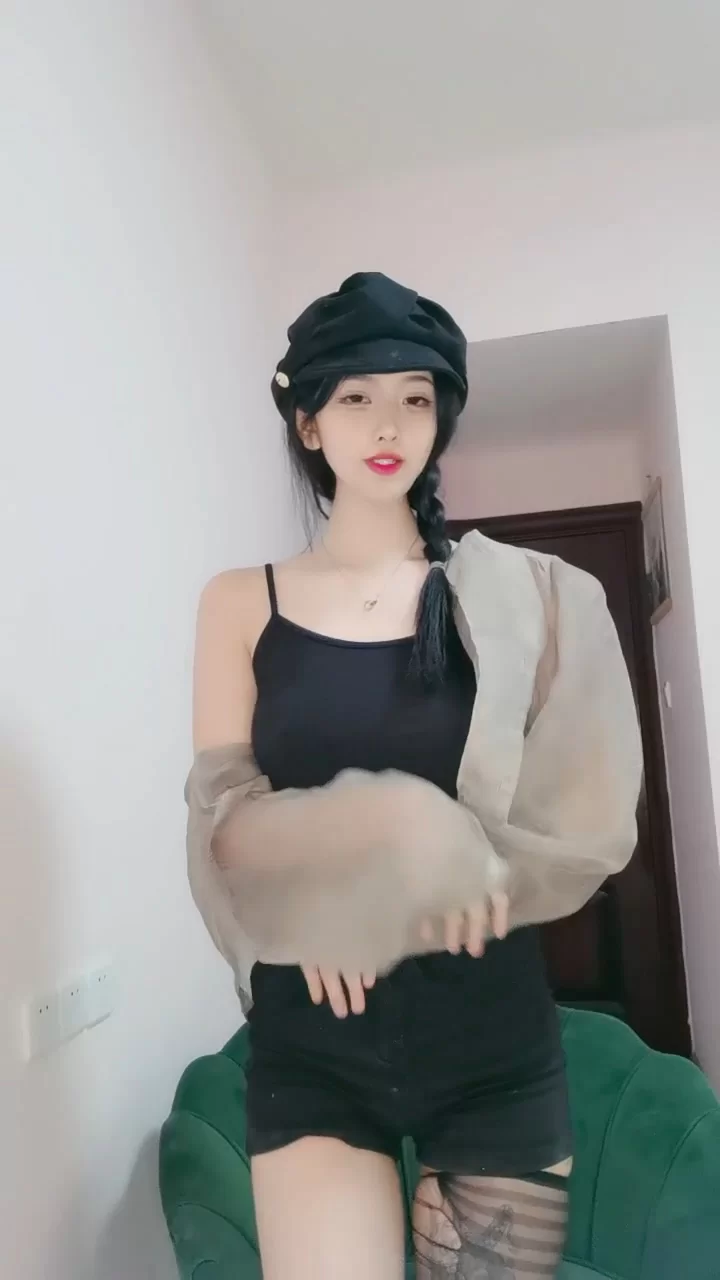 高颜值 美貌与身材都很哇塞的极品尤物，全程露脸大秀直播互动【2+3880MB】