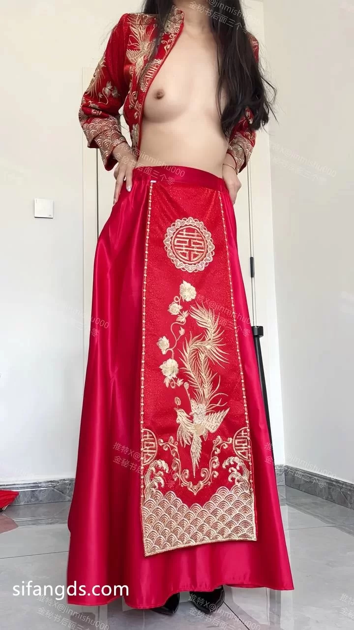 熟女少妇 推特极品烧婊子[金秘书]最新电报福利，多套制服【6v+1.3g】