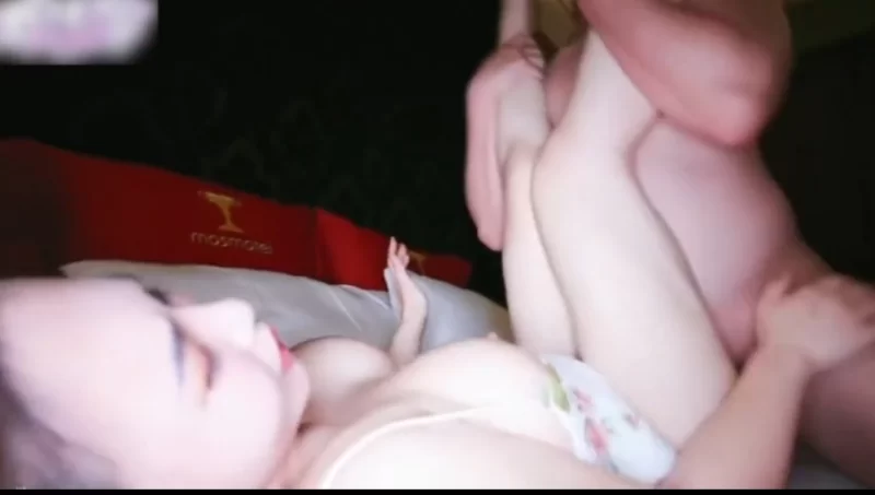 美女御姐 大波御姐极品，崩坏的英文老师 Nina倪娜 ，业余摄影变身【1V+135M】