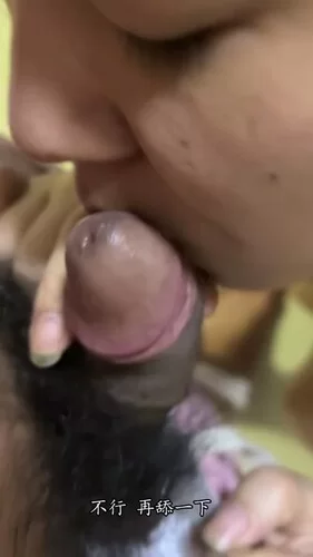 绿帽&换妻 爸爸临时下工地加班，在家中客厅强操性感的母亲谁知中【1v+203MB】