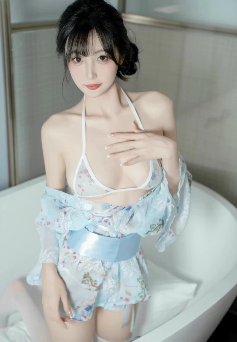2模特林星阑性感浅蓝色连衣短裙配白色丝袜秀曼妙身姿诱【84+69.06MB】