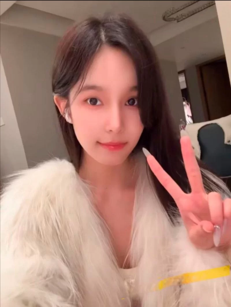 各种门 （门事件）郑州科技学院音乐系[冯佩霞]背着男友出轨约炮，大量不雅照与视频流出！【1V+438M】
