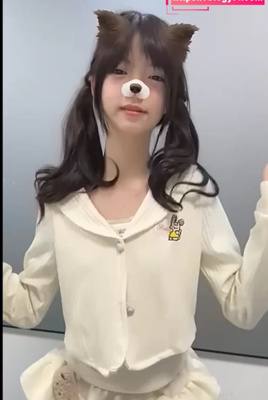 自拍 顶级白幼瘦身材 粉嫩白虎【10V+3G】