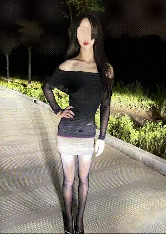 自拍 开大奔约极品黑丝少妇偷情❤️她老公出去健身偷偷跑出【1v+1.1G】