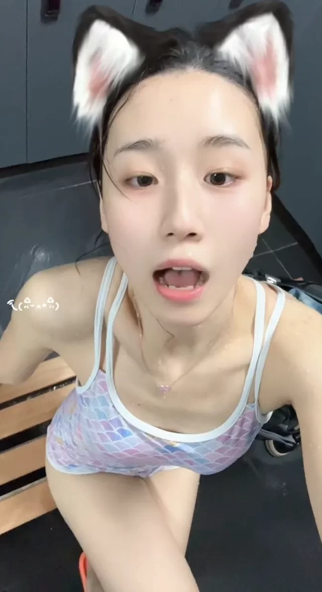 美腿/足控 24年左右的抖音风骚腿+裸舞【2+4G】